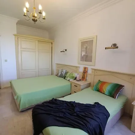 Cheerful 3 Bedroom With Amazing Sea View *